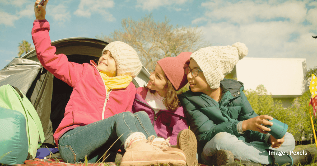 Cousins_enjoying